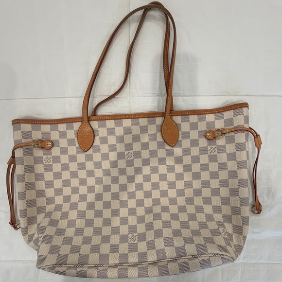 Louis Vuitton Handbags - Louis Vuitton Neverfull MM Damier Azur w/ Rose Ballerine Interior + Pouch